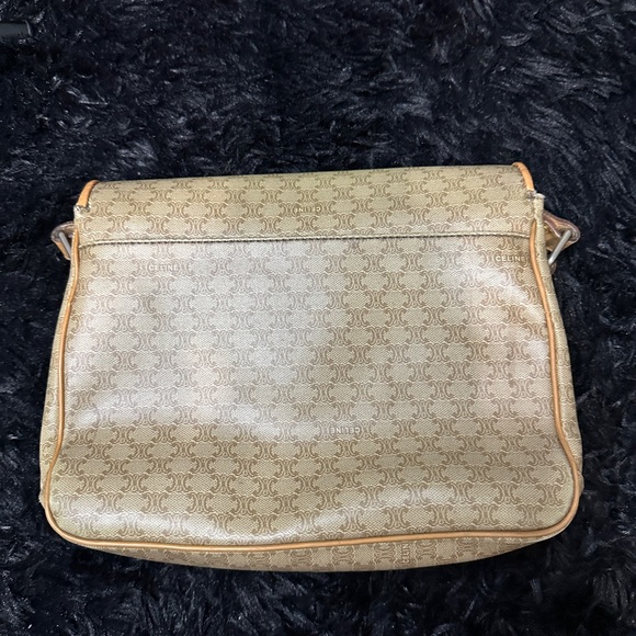 Celine - Picture 3 of 4